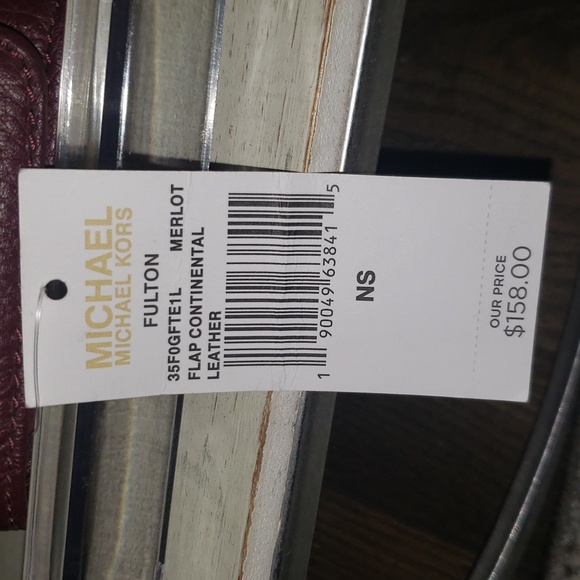 Michael Kors Fulton Continental Wallet - Picture 8 of 9